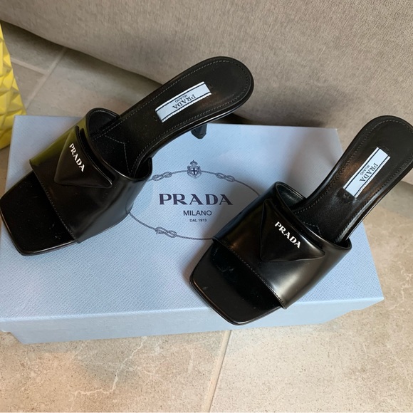 PRADA - Picture 13 of 16